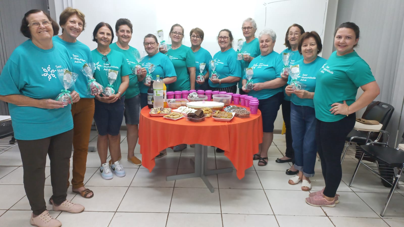 Grupo Maturidade Ativa do Sesc Três de Maio faz confraternização para