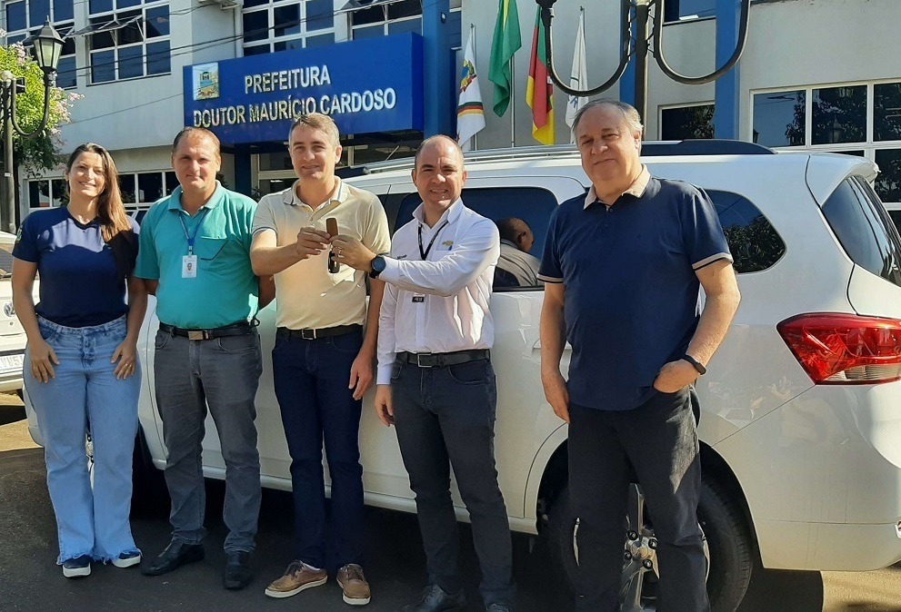 Prefeitura de Doutor Maurício Cardoso adquire novo carro para a frota da Saúde Municipal PortalFC Prefeitura de Doutor Maurício Cardoso adquire novo carro para a frota da Saúde Municipal PortalFC